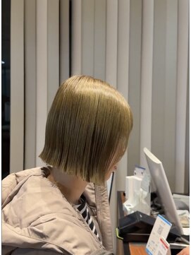 モスト ブリヤン(MOST BURYAN) ぱっつんボブ×オリーブベージュカラー