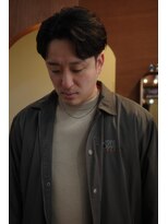 エディ(Edy)&nbsp;センターパートカルマヘアニュアンスパーマ刈り上げ眉毛カット