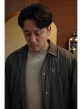 エディ(Edy) センターパートカルマヘアニュアンスパーマ刈り上げ眉毛カット