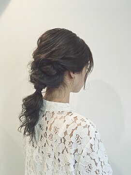 ユニバース(UNIVERSE) 編み込みポニーテールアレンジ