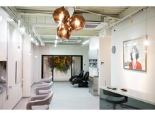 ユリカ(julika)の雰囲気（席間をしっかりとあけてゆったりとした空間にしております。）