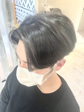 アトムス(Atoms) メンズ前下がりセンターパート