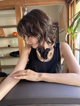 トッテ.. トッテ..202ウルフパーマ