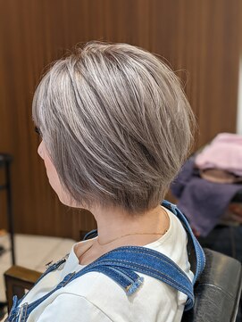 ショートボブ