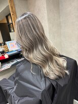 サニー 渋谷(SUNNY)&nbsp;バレイヤージュ、ハイライト、レイヤーロング、グレーベージュ