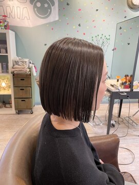 切りっぱなしボブ×地毛風ツヤ感カーキブラウン