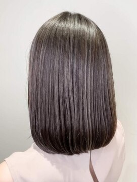 キトリー 立川(kitly) ハイライト（白髪ぼかしハイライト）×ボブ