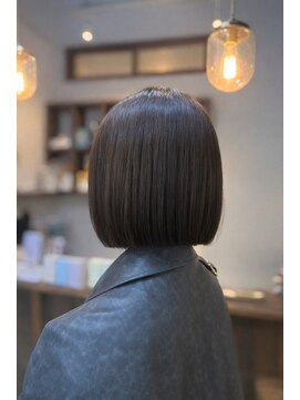 リズム(Lism) 切りっぱなしボブ