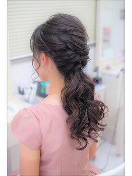 リサ 恵比寿(risa.) ねじりのローポニー風ネオハーフ