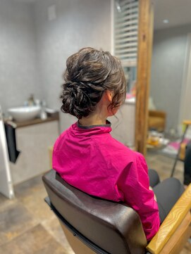 ベルトオブヴィーナス(Belt of venus) ルーズシニヨンアレンジ