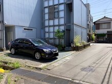 店舗横に駐車場2台有。わかりにくい場合はお声かけください。