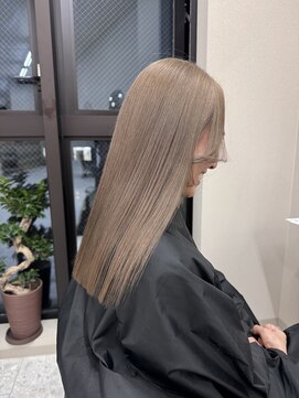 シカ 神戸三宮元町店(Cica) ダブルカラー ホワイトベージュ グレージュ 韓国 透明感 三宮