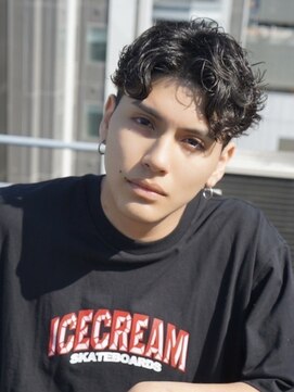 ウェイビーエフティフィフス 横浜西口(WAVEY ft.fifth) スペインカールラルフカールスキンフェードカット刈り上げ横浜