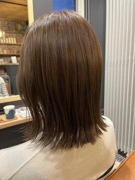 グル(Gru) スモークベージュ× ザクっとボブ