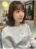 少し明るいベージュカラー