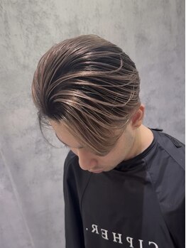 サイファー 心斎橋(CIPHER.)の写真/【心斎橋駅すぐ】バレイヤージュで魅せる、洗練された立体感。あなたの雰囲気を引き立てるカラー提案が◎