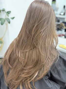 リア(riah) 韓国ヘアーハッシュカットレイヤーカットハイライトカラー