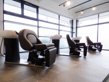 ラッシュヘアエン(Rush hair en)の雰囲気(広々シャンプースペースでおくつろぎ下さい!)