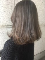 インビテーション(invitation) 【invitation】イルミナカラー外国人風ベージュワンカールボブ