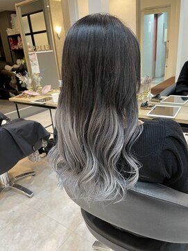 エリス ウメダ(Eliss umeda) グラデーション×ホワイトシルバーグレー