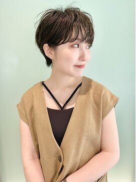 プランツヘアー 無造作カールのニュアンスショートヘア