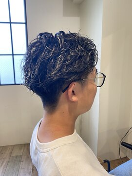 ラべリー 池袋(LOVELEY) シルバーメッシュの波巻きメンズパーマ【池袋】