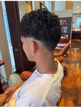 イシュー(issues) フェード/スパイラルパーマスタイル