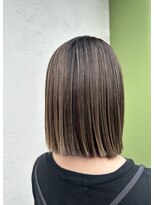 イーエム 自由通り店(e.m.)&nbsp;大人切りっぱなしボブ/白髪ぼかし/ハイライト/
