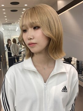 ロンドアジュール 横浜(Lond azur) 流れる顔まわりカット韓国ボブ×ハイトーン 横浜