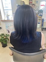 ジュリア(Giulia)&nbsp;インナーブルーで魅せる！大人かわいい外ハネスタイル♪