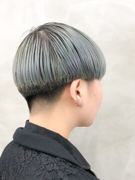 ソーコ 渋谷(SOCO) モードマッシュハイトーン刈り上げショート女子<徳竹>