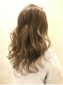 イエローベージュ