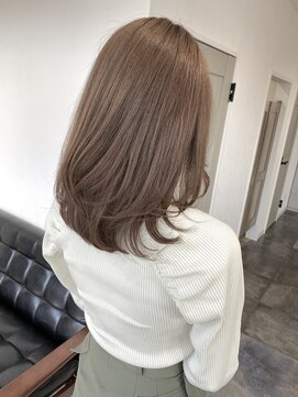 リズム(lysm) レイヤーカット × ベージュカラー