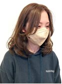 レイヤーカット　内巻きミディ　カール　ブラウン