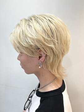 ルーム(Room) 韓国風センターパートウルフ/ブロンドヘア/ブリーチ