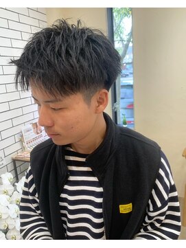 シフト(SHEEFT) ワックスなし爽やかカジュアルツーブロック グレー束感ショート