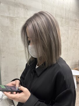 ソルトウォーター(SALT WATER) グレージュカラー　シルバーカラー　切りっぱなしボブ