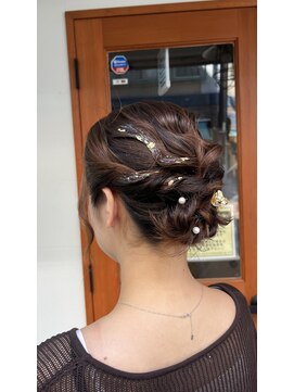 ヘアーラボ ハチ(HAIR LABO HACHI) 編みこみシニヨン風アレンジ