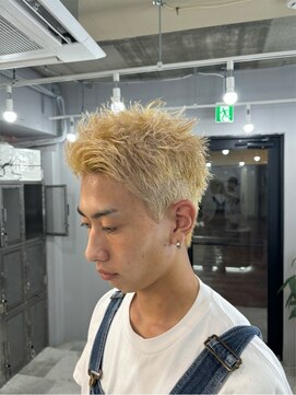 刈部倶楽舞 難波店 ブロンドスパイキーショート