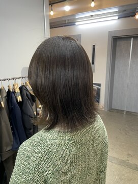 透明感オリーブグレージュ