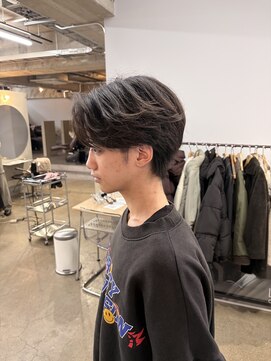 リラクオーレメンズ(LIRA CUORE men's) フェザーパーマ風センターパート