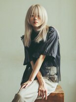 バーノン(VERNON) WHITE SEMILONGwearingFUMIKA_UCHIDA【VERNON】058-262-3611