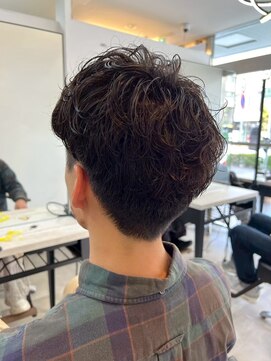アルメリアメンズ(Arumeria Men's) 黒髪 / カールパーマ / ツーブロックショート