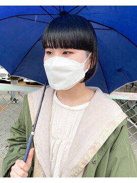 トゥコ(tuco) 切りっぱなしミニボブ刈り上げぱっつん前髪個性的ワイドバング