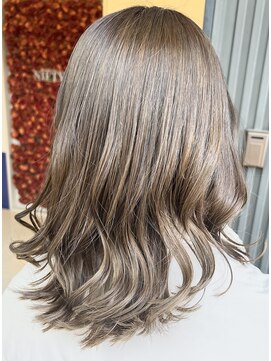 ニフティ(NIFTY) 透明感 グレージュアッシュ/艶髪/熊本/上通