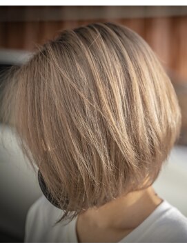 ビート(Beat) メテオカラーでハイトーンダメージ毛もうる艶髪に