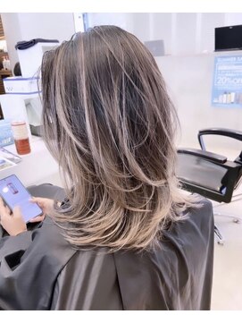 ルア モアナ バイ ヘッドライト 小田原2号店(Lua Moana by HEADLIGHT) #ハイライト#バレイヤージュ#レイヤーカット