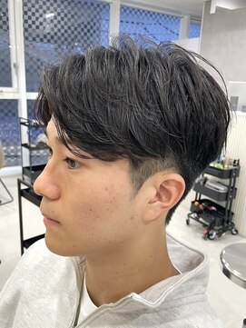 メレ 仙台(Mele) 毛流れセンターパートアッシュブラックニュアンスカルマパーマ