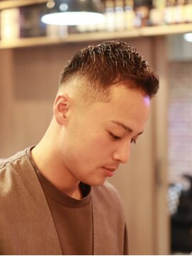 バーバーショップ スバル(BARBERSHOP SUBARU) ＜理容室＞＜バーバー＞漢短髪フェードスタイル