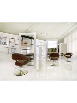 《大人女性のお悩みを解決しながら美しいスタイルに》髪の毛をいたわり、芯から潤いしっとり艶髪に♪